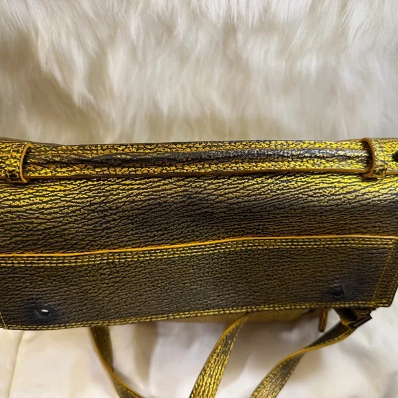 3.1 PHILLIP LIM
Gold/Black Shark Embossed
Leather Medium Pashli Satchel
Bag💛🖤 - Picture 4 of 14